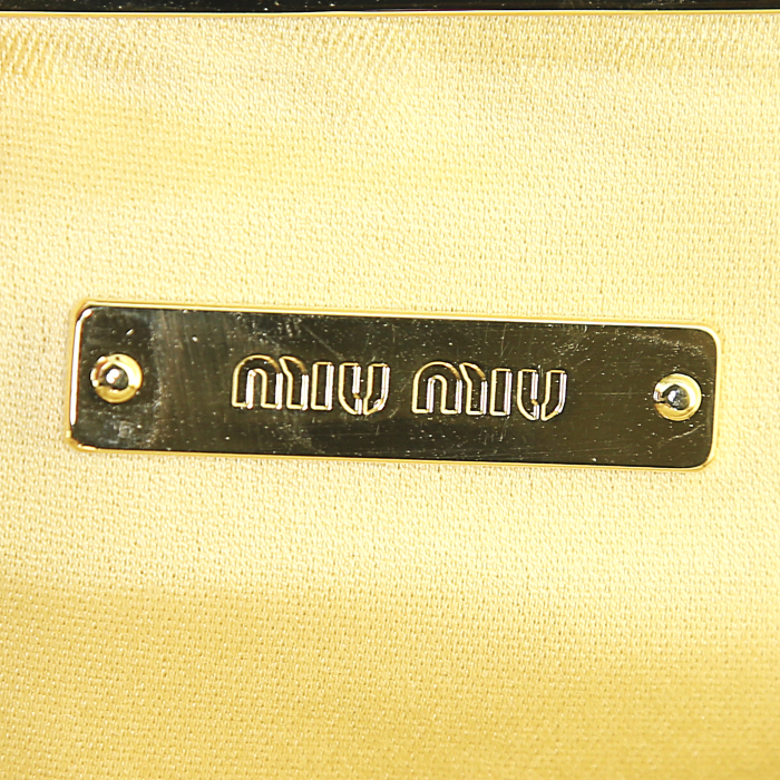 Pochette Miu Miu Matelassé en cuir matelassé jaune - Detail D3