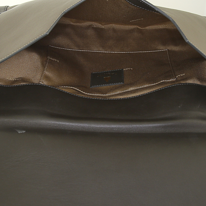 Lanvin bag worn on the shoulder or carried in the hand in khaki and olive green bicolor leather - Detail D3
