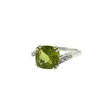 Sortija Mauboussin en oro blanco,  diamantes y peridoto y en peridoto
