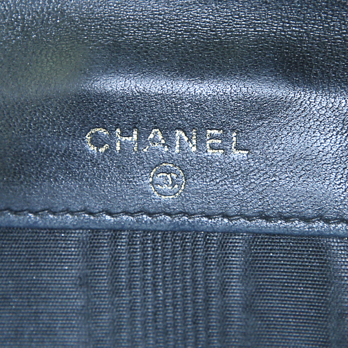 Billetera Chanel en cuero granulado negro - Detail D4