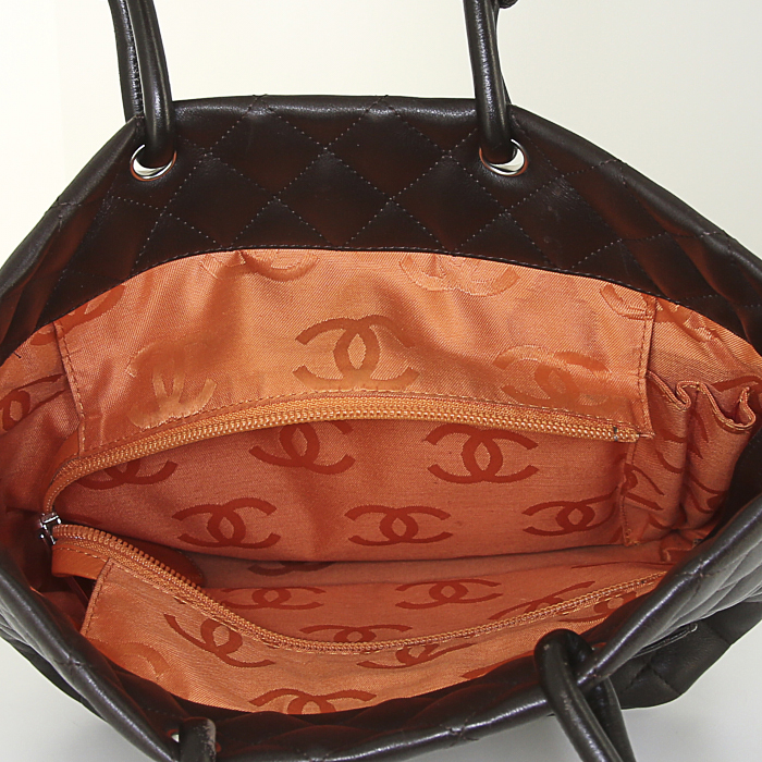 Chanel Cambon small model handbag in dark brown quilted leather and beige leather - Detail D2