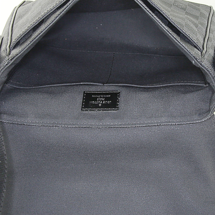 Louis Vuitton Brooklyn shoulder bag in grey damier canvas and black leather - Detail D2