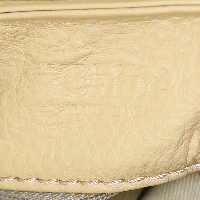 Bolso de mano Chloé Paddington en cuero granulado beige - Detail D3