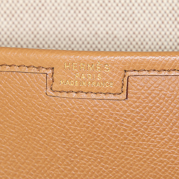Bolsito de mano Hermes Jige en cuero epsom color oro - Detail D3