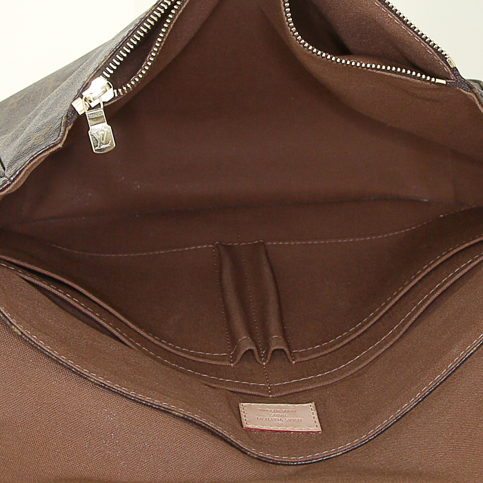 Sac bandoulière Louis Vuitton District en toile monogram enduite - Detail D2