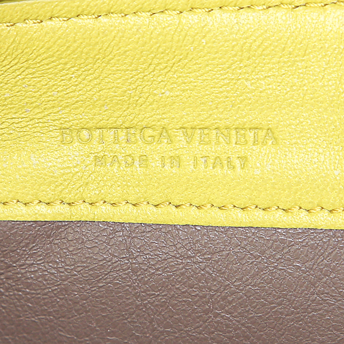 Portafogli Bottega Veneta Portefeuille zippé in pelle intrecciata gialla - Detail D3