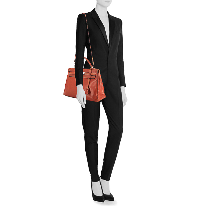 Bolso de mano Hermes Kelly 32 cm en cuero box rojo óxido - Detail D1