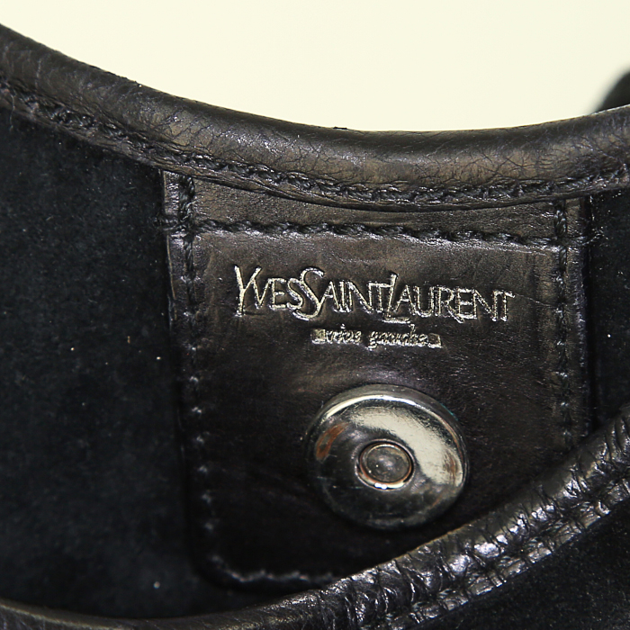 Sac à main Yves Saint Laurent Mombasa en daim noir - Detail D3