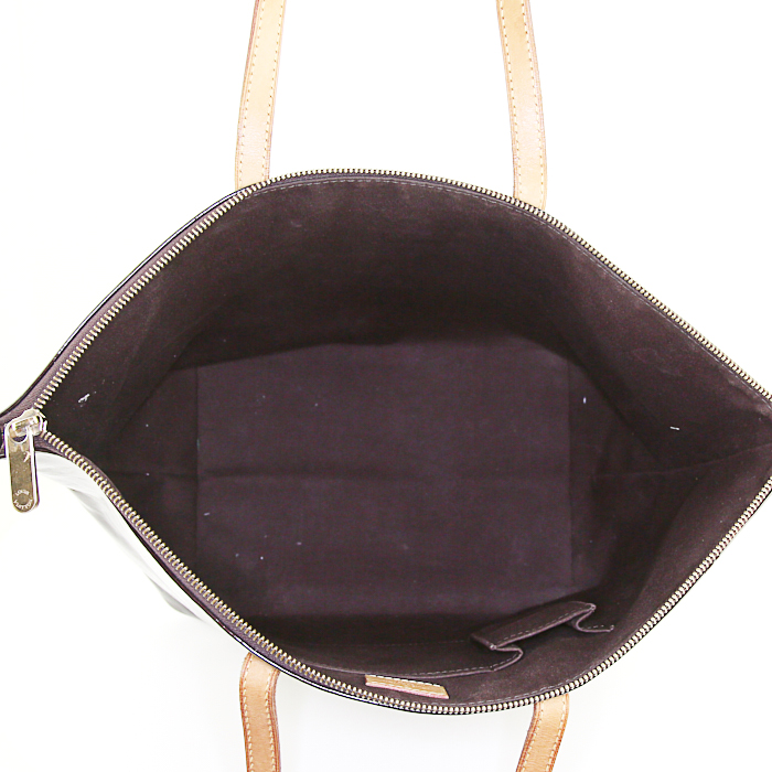 Sac à main Louis Vuitton Bellevue en cuir vernis monogram bordeaux et cuir naturel - Detail D2