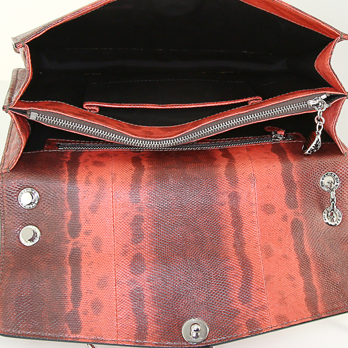 Bolso para llevar al hombro o en la mano Bulgari Serpenti en serpiente de agua roja - Detail D3