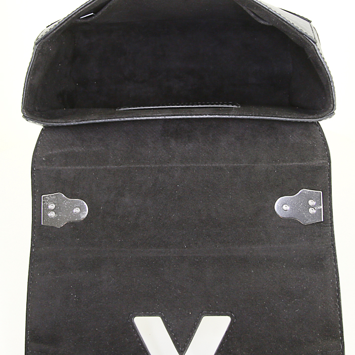 Louis Vuitton Twist handbag in black leather - Detail D3