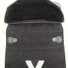 Bolso de mano Louis Vuitton Twist en cuero negro - Detail D3 thumbnail
