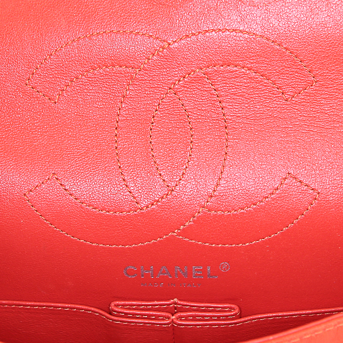 Chanel 2.55 handbag in red patent quilted leather - Detail D4