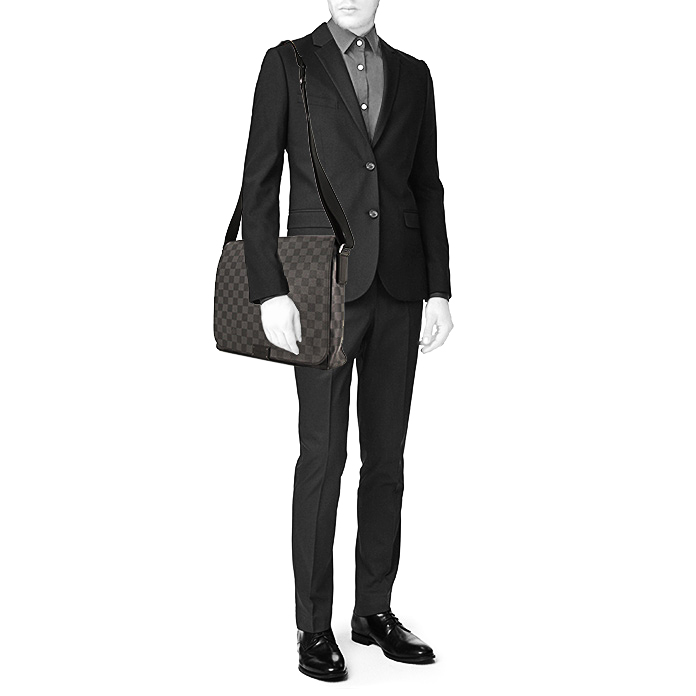 Borsa a tracolla Louis Vuitton Brooklyn modello grande in tela a scacchi grigia e tessuto nero - Detail D1