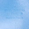 Billetera Louis Vuitton en charol Monogram azul - Detail D3 thumbnail