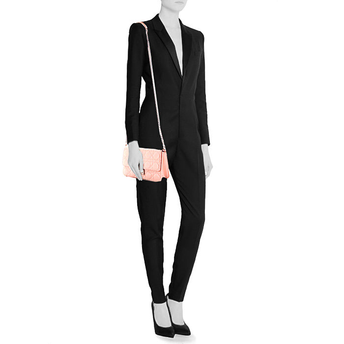 Dior Promenade shoulder bag in varnished pink patent leather - Detail D1