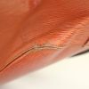 Louis Vuitton petit Noé small model handbag in brown epi leather - Detail D5 thumbnail
