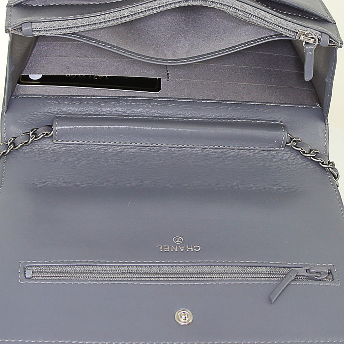 Chanel Wallet on Chain shoulder bag in grey patent leather - Detail D2