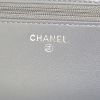 Borsa a tracolla Chanel Wallet on Chain in pelle verniciata grigia a fiori - Detail D3 thumbnail