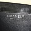 Sac à main Chanel Timeless jumbo en cuir vernis matelassé noir - Detail D4 thumbnail