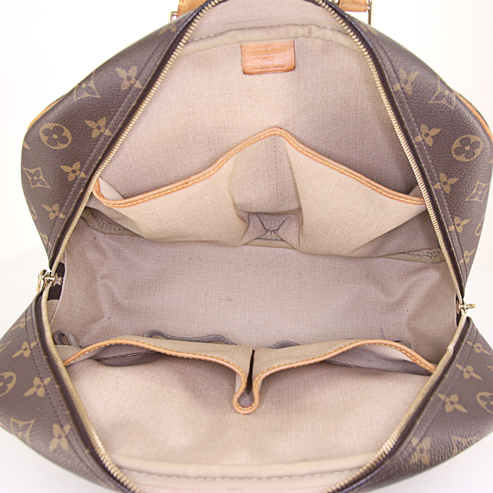 Sac à main Louis Vuitton Deauville en toile monogram marron et cuir naturel - Detail D2