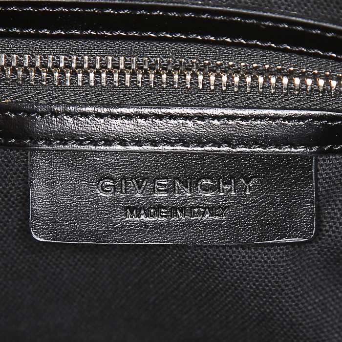 Givenchy Antigona small model shoulder bag in black leather - Detail D4