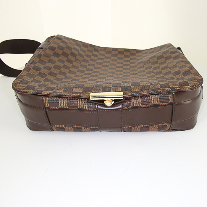 Sac bandoulière Louis Vuitton Bastille en toile damier enduite ébène et cuir marron - Detail D4