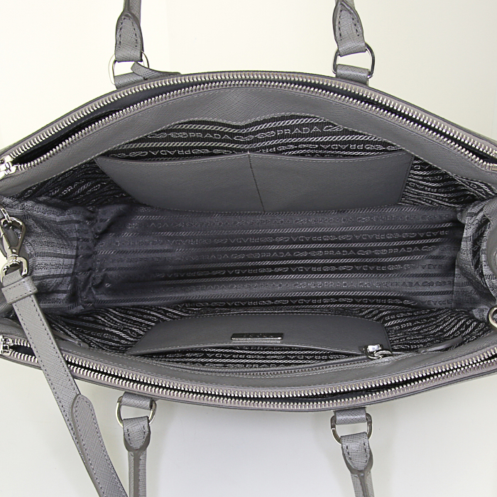 Prada Galleria large model handbag in grey leather saffiano - Detail D3