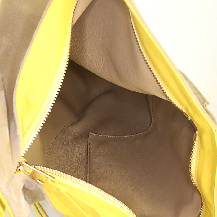 Sac à dos Loewe en daim beige et cuir jaune - Detail D2