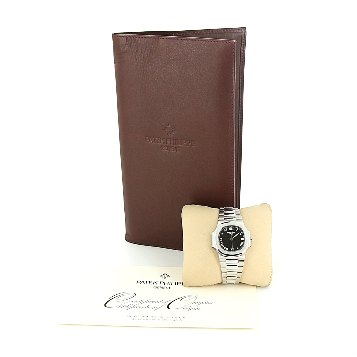 Patek Philippe Nautilus watch in stainless steel Ref:  3800/1A-010 Circa  1998 - Detail D2