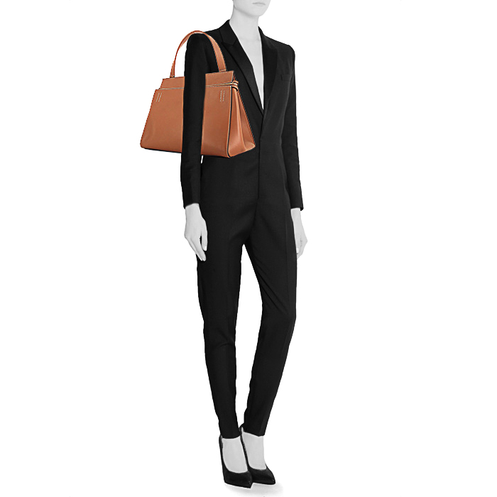 Bolso de mano Celine Edge en cuero color camel - Detail D1