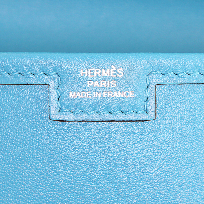 Pochette Hermes Jige en cuir Swift bleu - Detail D3