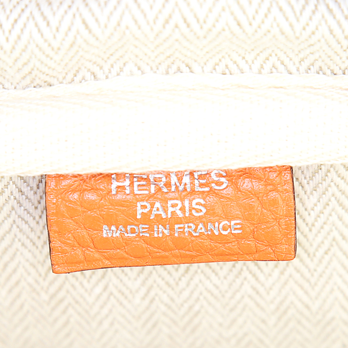 Hermes Victoria handbag in orange togo leather - Detail D3