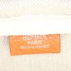 Hermes Victoria handbag in orange togo leather - Detail D3 thumbnail