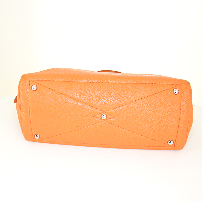 Sac à main Hermes Victoria en cuir togo orange - Detail D4