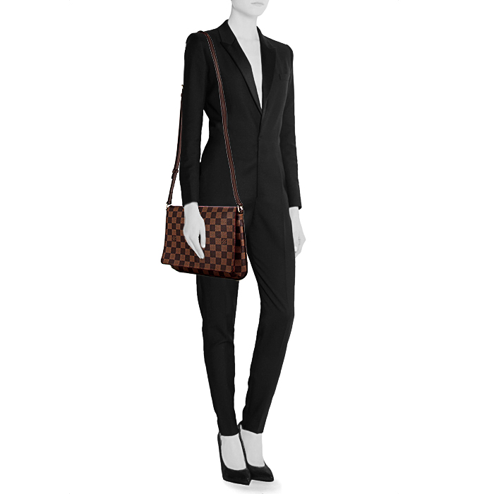 Louis Vuitton Musette Tango shoulder bag in brown damier canvas and brown leather - Detail D1