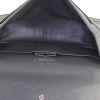 Bolso bandolera Chanel 2.55 en cuero acolchado gris - Detail D3 thumbnail