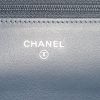 Sac bandoulière Chanel Wallet on Chain en cuir grainé bleu - Detail D3 thumbnail