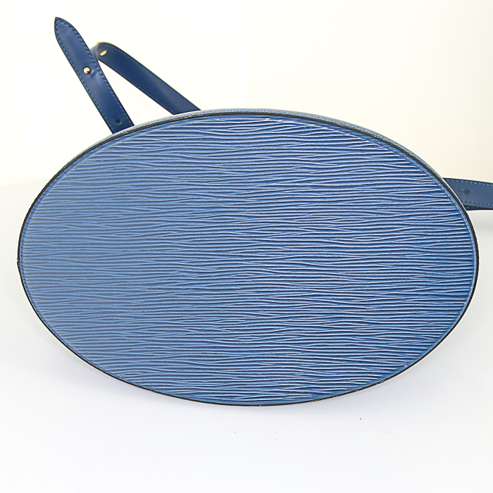 Louis Vuitton Cluny handbag in blue epi leather - Detail D4