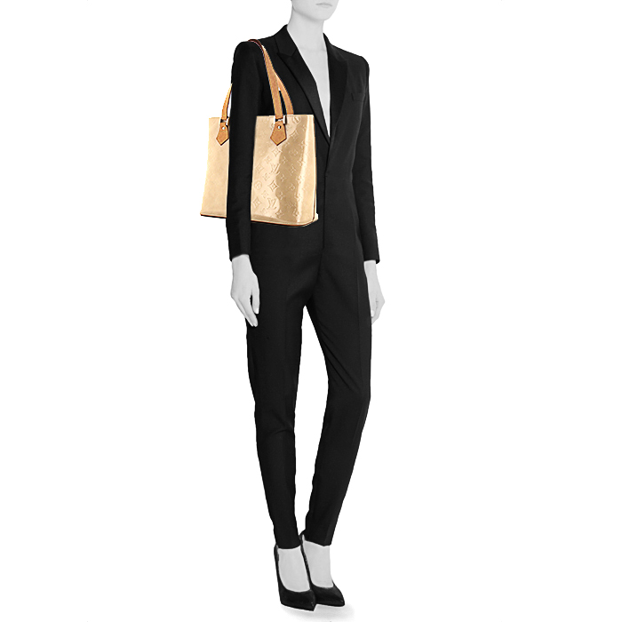 Louis Vuitton Houston handbag in beige monogram patent leather and natural leather - Detail D1