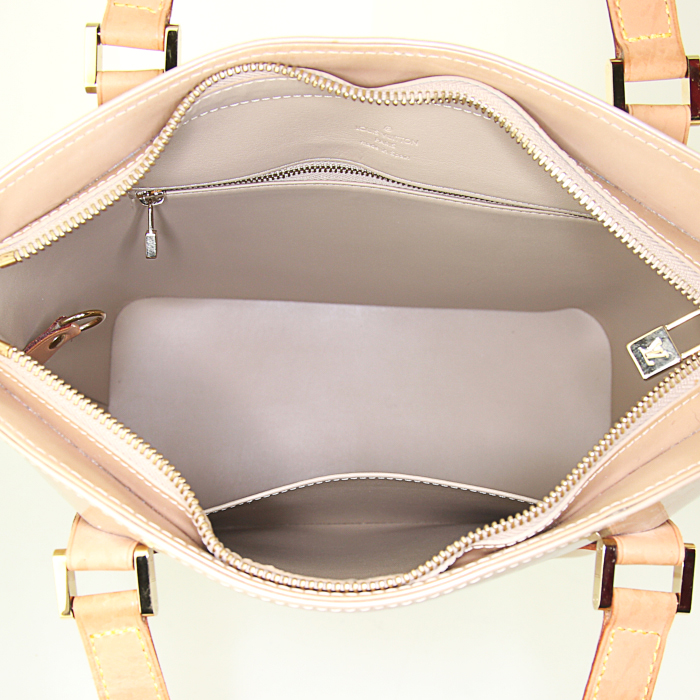 Louis Vuitton Houston handbag in beige monogram patent leather and natural leather - Detail D2