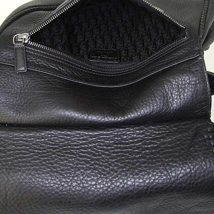 Sac porté épaule ou main Dior Gaucho en cuir grainé noir - Detail D2