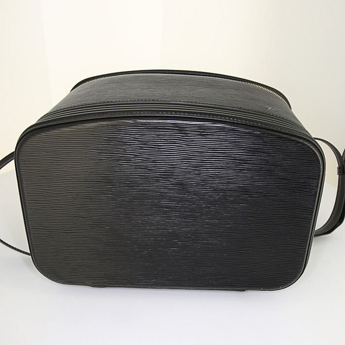 Louis Vuitton Vanity vanity case in black epi leather - Detail D5
