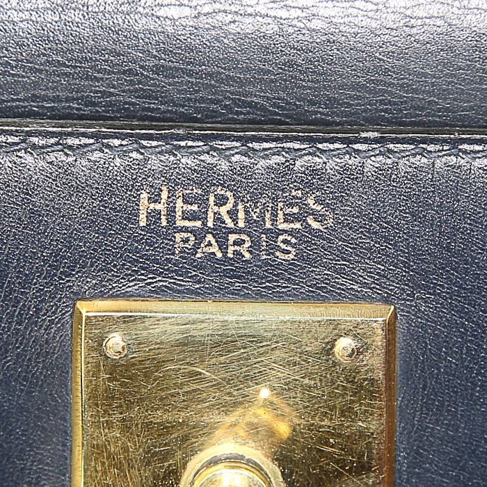 Bolso de mano Hermes Kelly 28 cm en cuero box azul oscuro - Detail D4