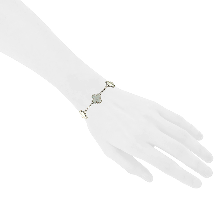 Brazalete Van Cleef
Arpels Alhambra Vintage en oro blanco y nácar blanco - Detail D1