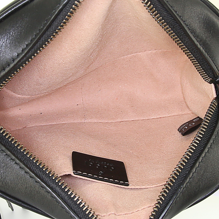 Bolso bandolera Gucci GG Marmont en cuero acolchado con motivos de espigas negro - Detail D2