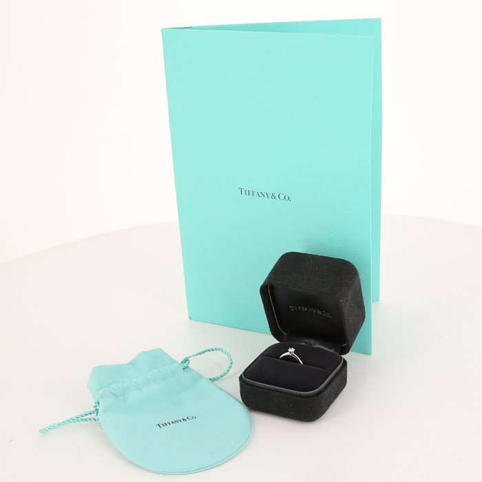 Sortija solitaria Tiffany & Co Setting en platino y en diamante - Detail D2
