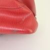 Bolso de mano Louis Vuitton Ségur en cuero Epi rojo - Detail D5 thumbnail