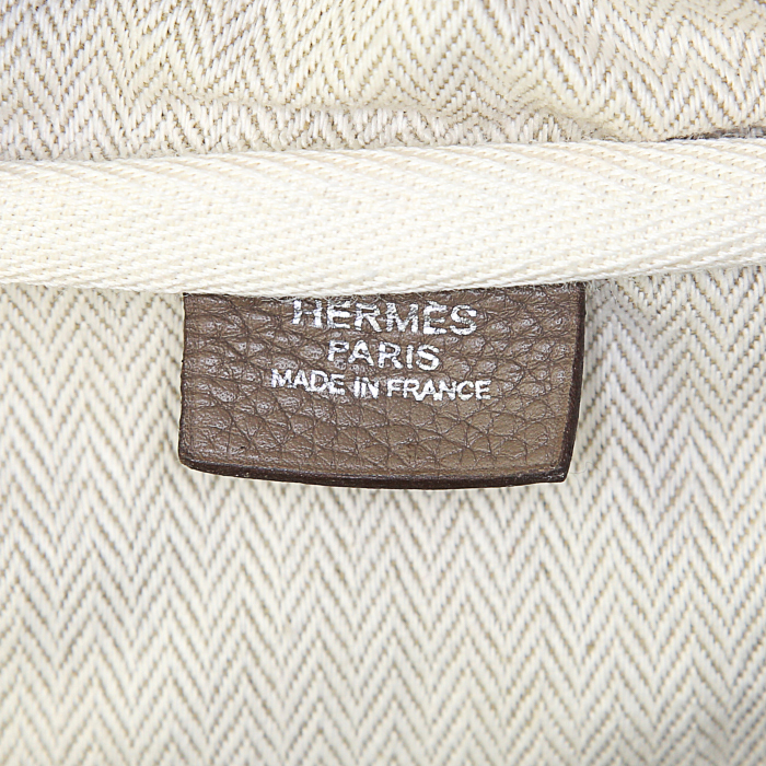 Borsa a spalla Hermes Victoria in pelle togo etoupe - Detail D3