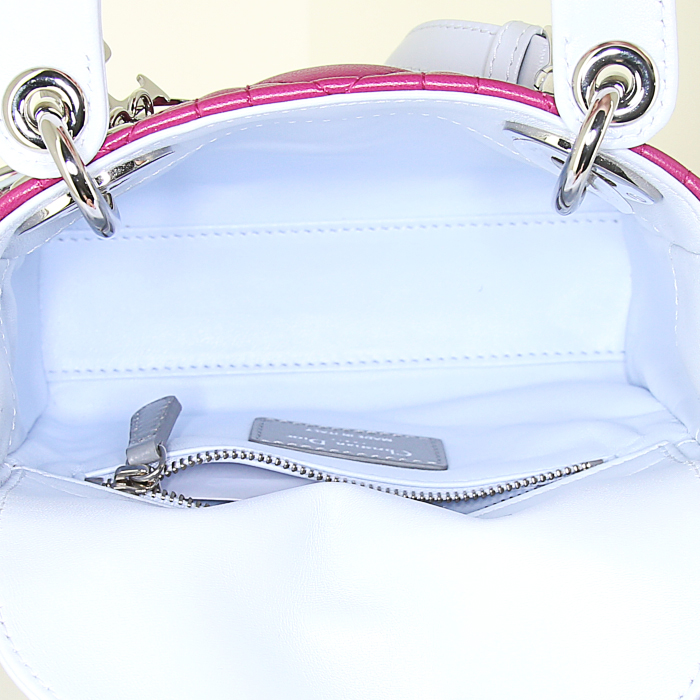 Sac à main Dior Mini Lady Dior en cuir tricolore rose gris et blanc - Detail D3